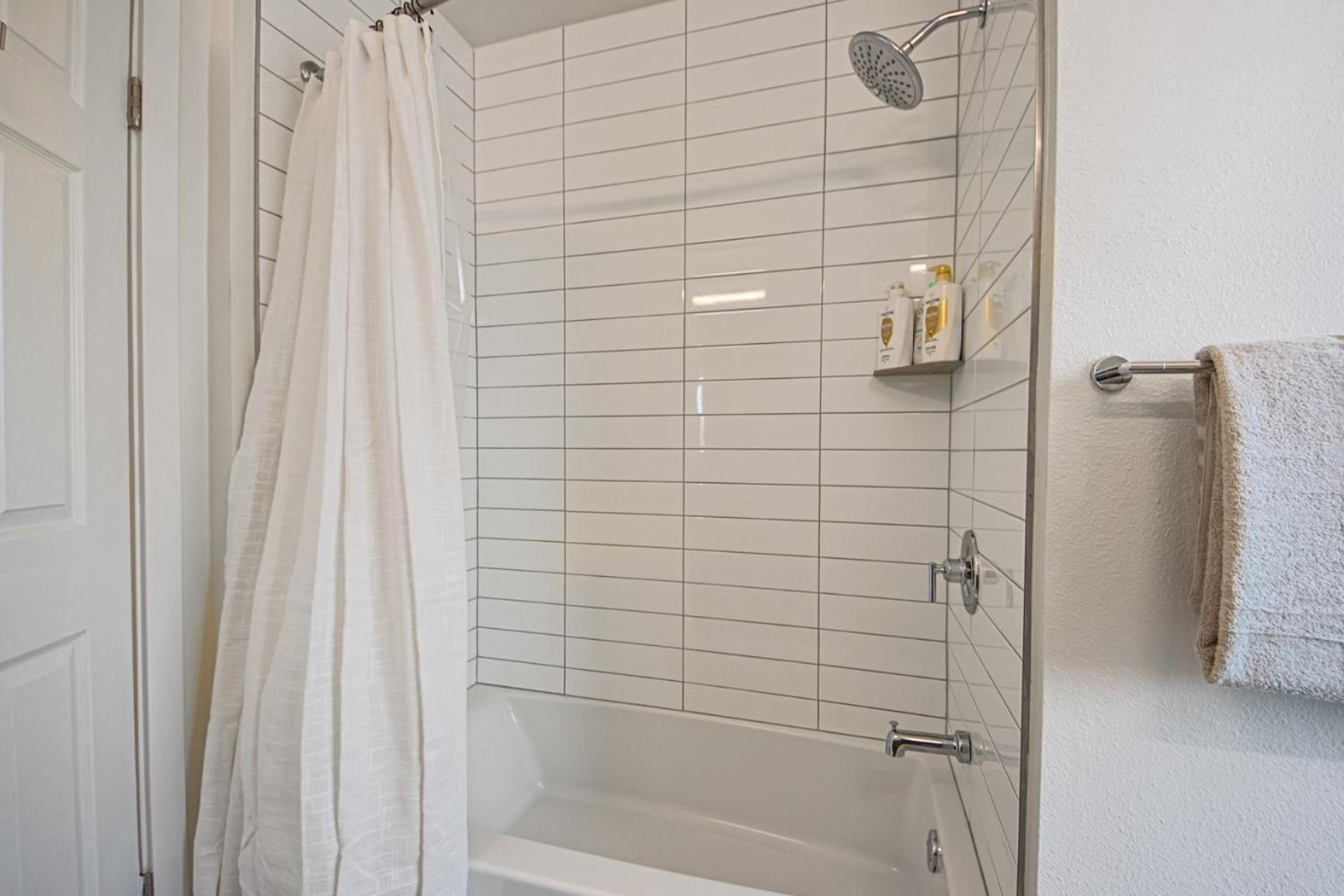 Bright & Airy 2 Bed 2 Bath Haven Los Angeles
